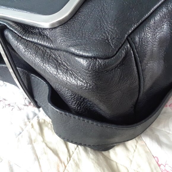 Kenneth Cole Leather Messenger Shoulder Bag - Picture 10 of 16